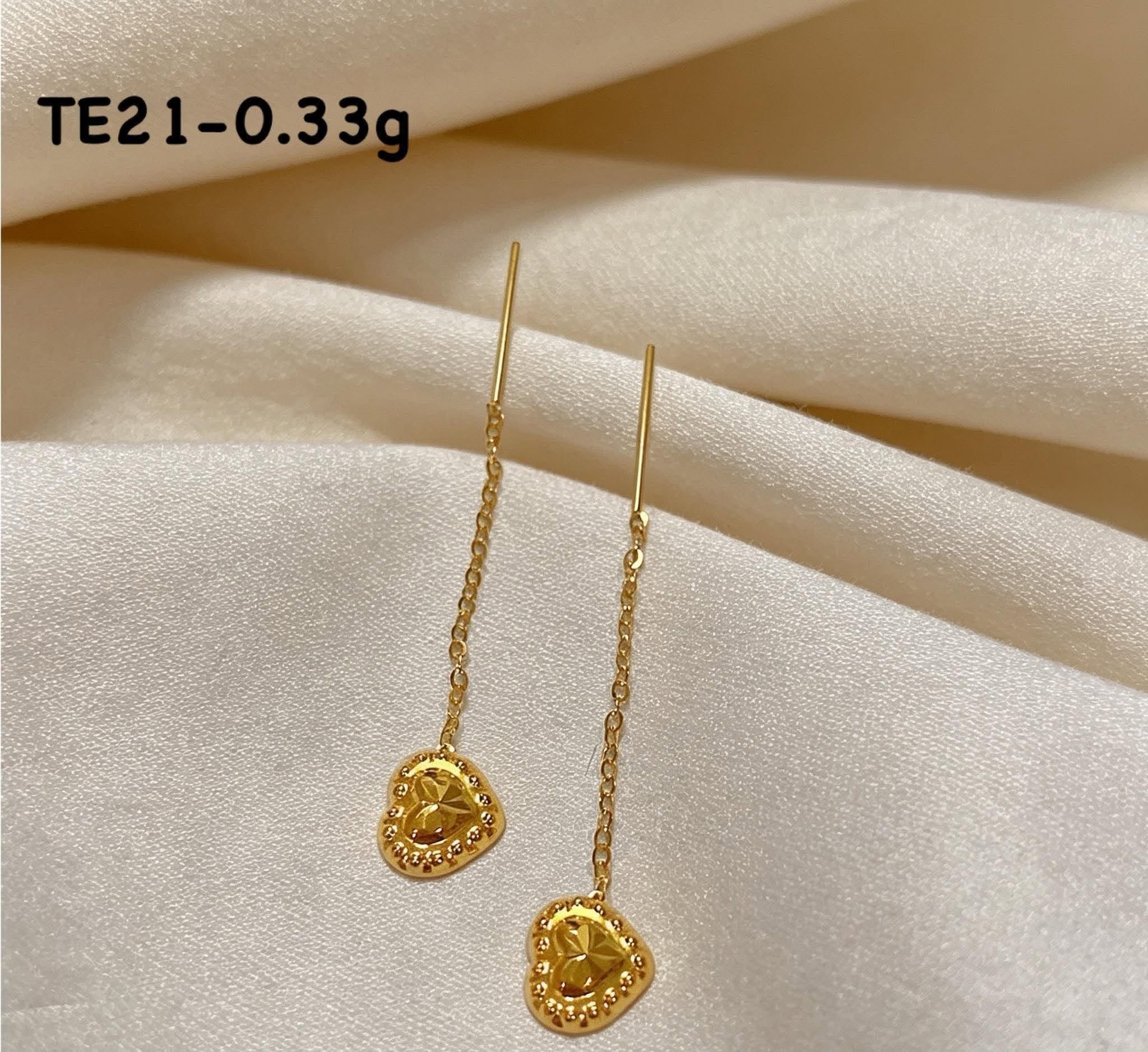 18K Saudi Gold TE21 Textured Diamond-Cut Heart Threader Earrings (0.33g)