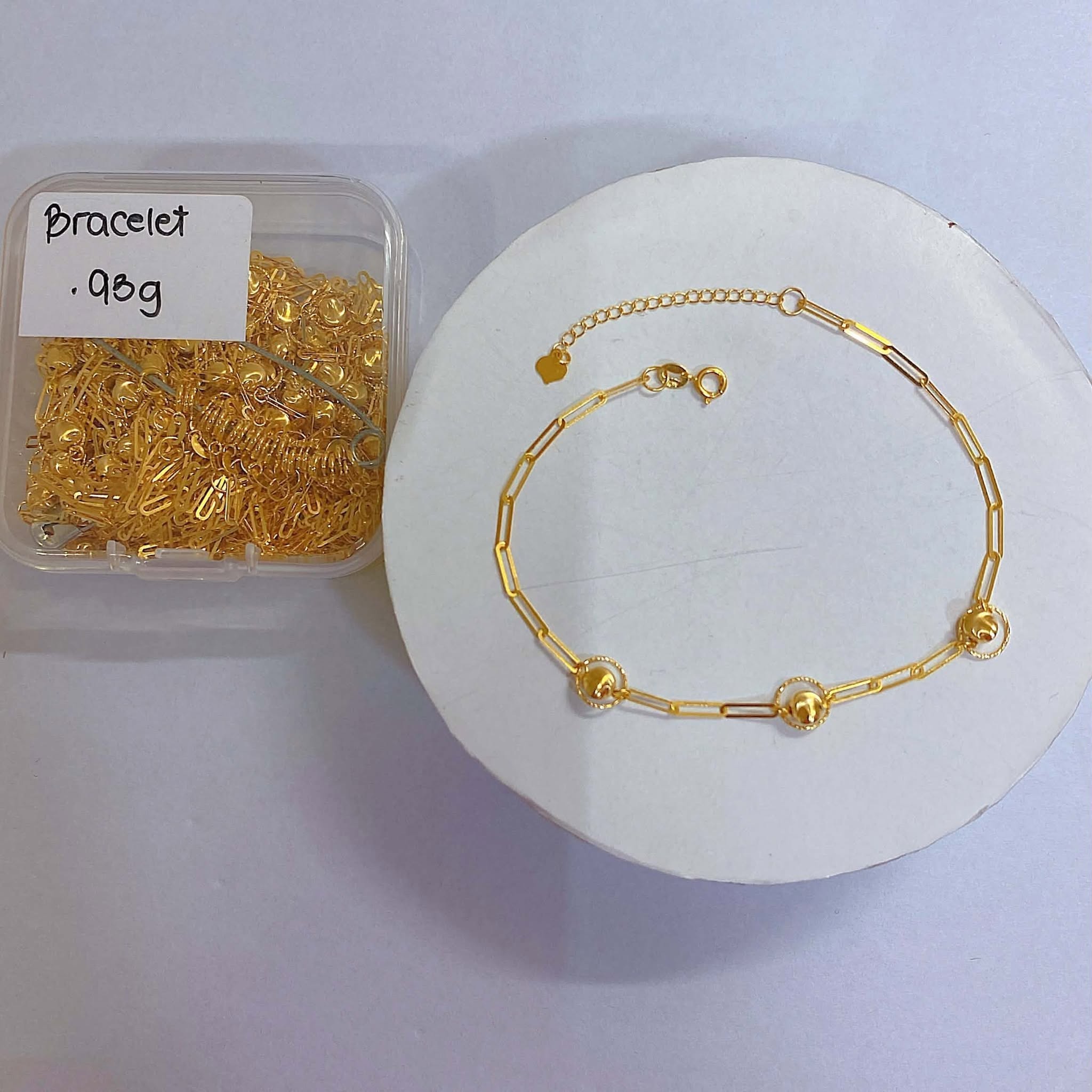 18K Saudi Gold Paperclip & Triple Circle Bead Accent Bracelet (0.93g)
